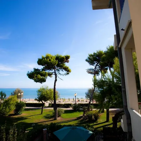 Apartment Homiday - Pinetina Pineto