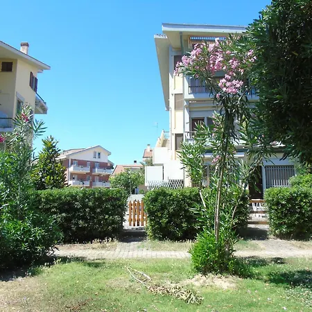 Homiday - Pinetina Apartment Pineto