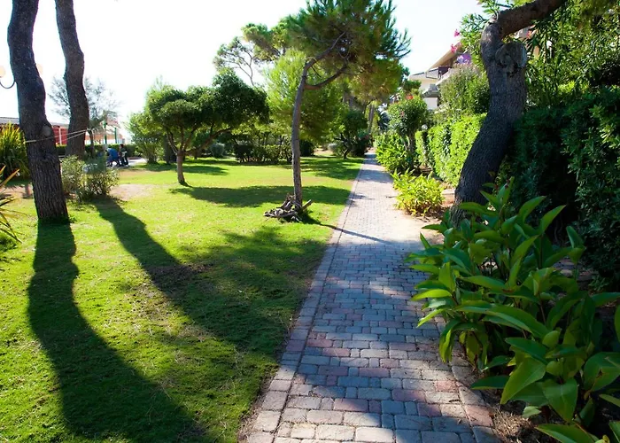 Homiday - Pinetina Апартаменты